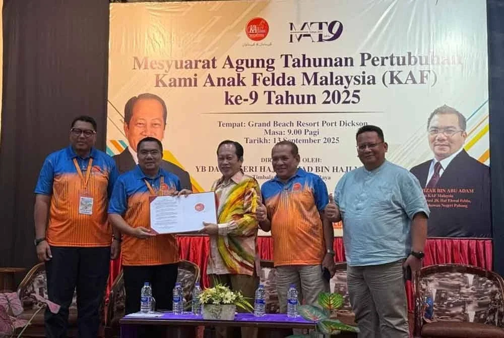 Ahmad (tengah) merasmikan Mesyuarat Agung Tahunan KAF di Port Dickson pada Sabtu.