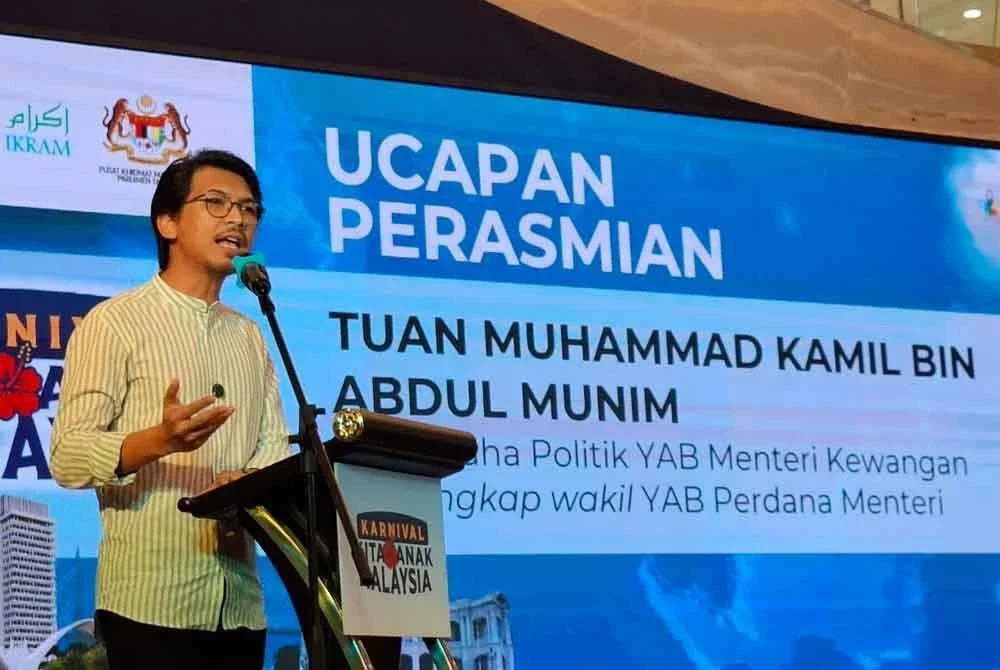 Muhammad Kamil ketika berucap merasmikan Karnival Kita Anak Malaysia (KAMI) 2025 di pusat beli-belah Mydin Meru Raya pada Sabtu.
