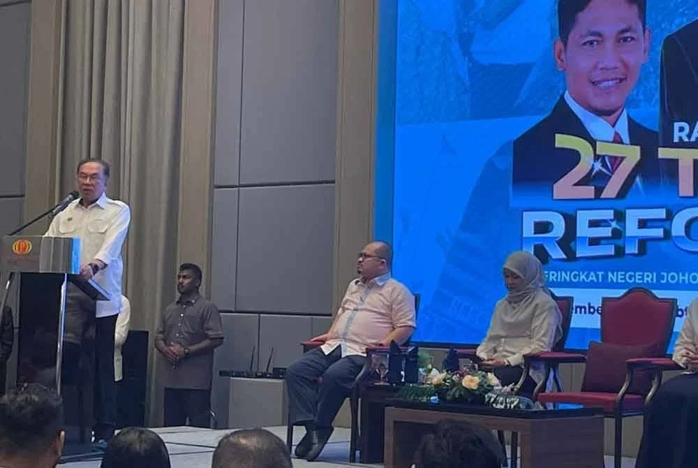 Anwar ketika berucap di Rapat Umum 27 tahun Reformasi PKR Johor pada Sabtu.