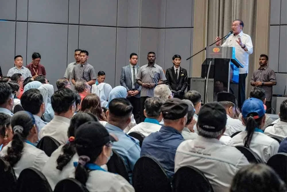 Anwar berucap pada Majlis Rapat Umum 27 Tahun Reformasi Keadilan Peringkat Negeri Johor pada Sabtu. Foto Bernama