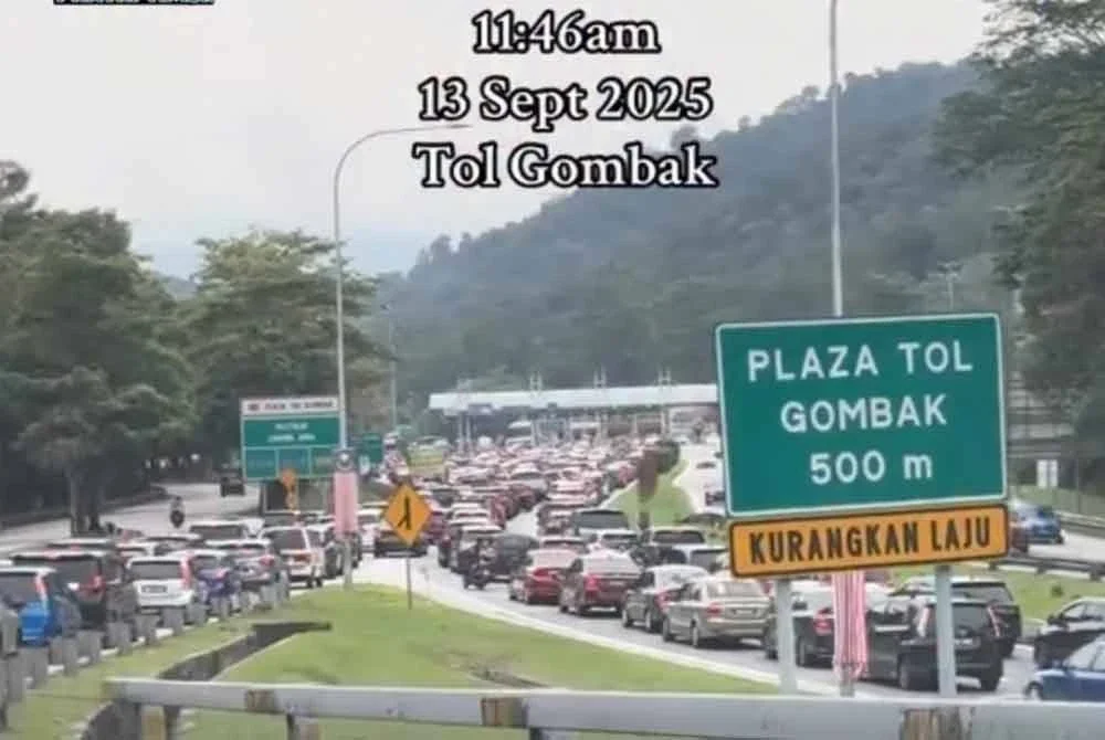 Keadaan di plaza tol Gombak, Selangor. FOTO Internet.