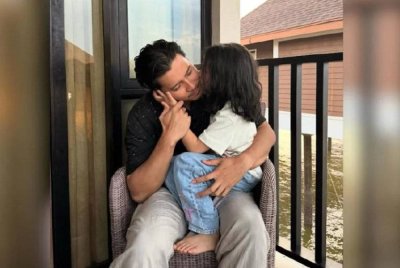 Fattah Amin memuat naik sekeping foto mesra bersama anak perempuannya, Nur Fatima Aisya, di Instagram peribadinya.