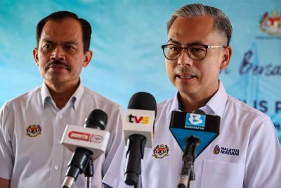 Fahmi ketika sidang media pada Hari Bersama Komuniti Dan Perasmian Pusat Sebaran Maklumat Nasional (NADI) Penanti. Foto Bernama