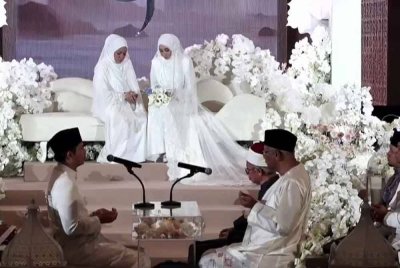 Fattah Amin sah bergelar suami kepada penyanyi dan pelakon, Amira Othman dengan sekali lafaz pada majlis pernikahan yang berlangsung penuh indah di Golden Palm Tree Resort, Sepang sebentar tadi