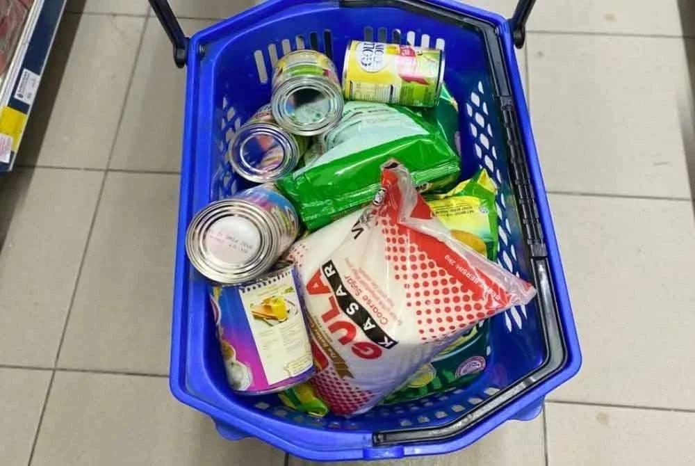 Antara barangan yang dibeli oleh Azreeqa Adzreen menggunakan wang sumbagan SARA.