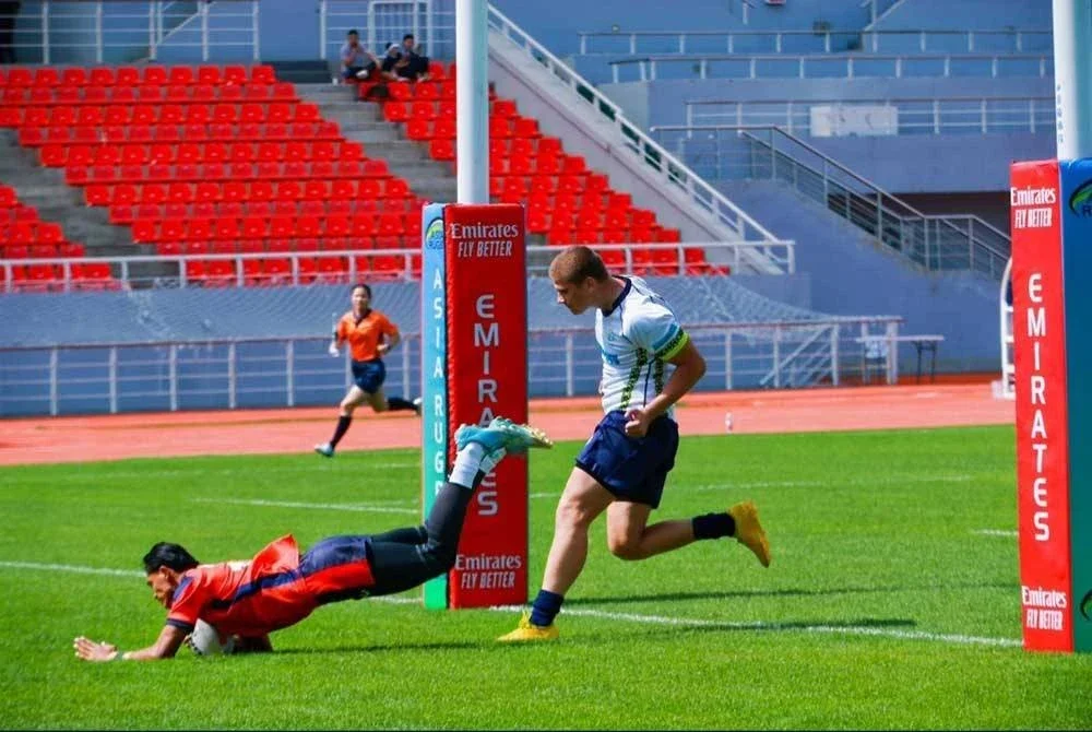 Aksi pemain Bunga Raya B-18 ketika berdepan Kazakhstan. Foto KRM