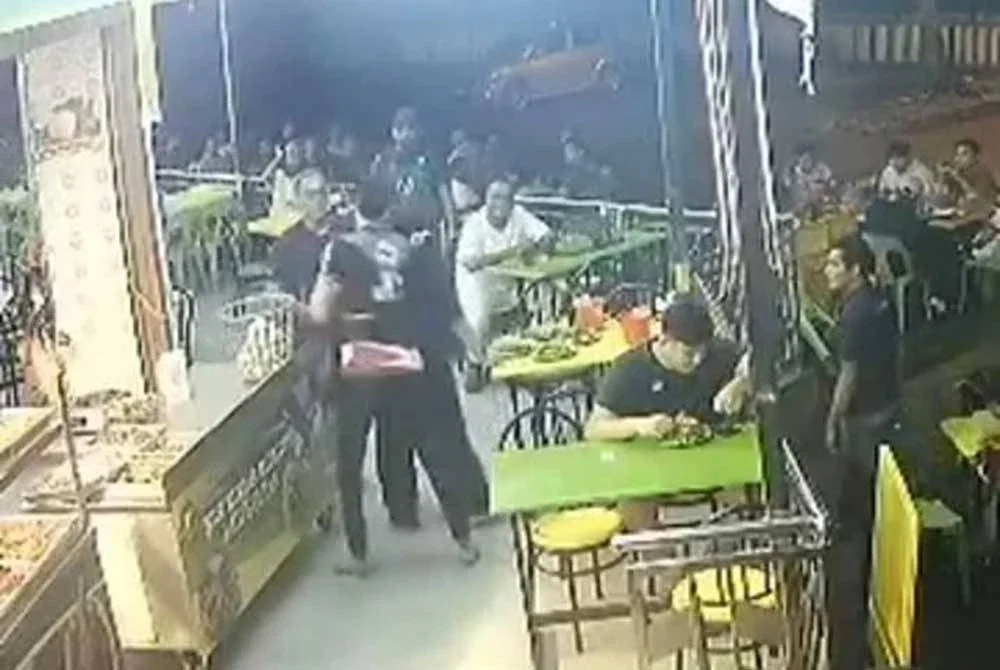 Suspek didakwa menghembus asap rokok ke arah mangsa sebelum berlakunya pertengkaran.