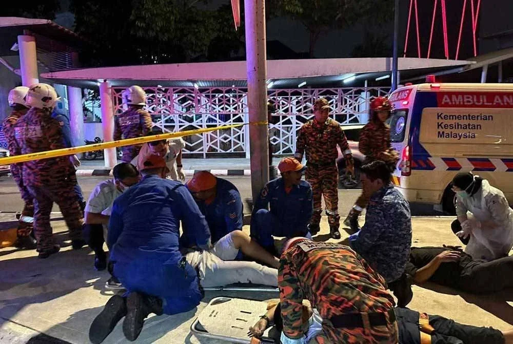 Seorang pemandu kenderaan bersama beberapa penumpang dilaporkan mengalami kecederaan.