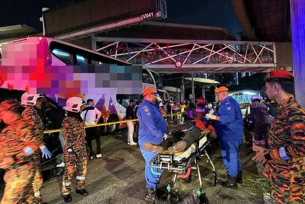 Mangsa yang mengalami kecederaan dihantar ke Hospital Kuala Lumpur untuk rawatan lanjut.