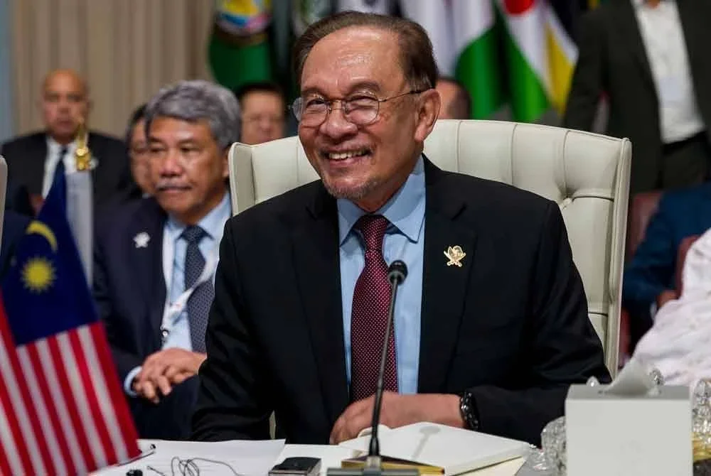 Anwar ketika menghadiri Sidang Kemuncak Luar Biasa Arab-Islam yang diadakan di ibu negara Qatar hari ini. - Foto: Bernama