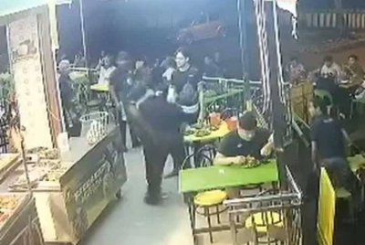 Tular kejadian seorang lelaki bertindak menyerang pasangan suami isteri selepas berang ditegur kerana merokok dalam kejadian di sebuah restoran di Shah Alam.