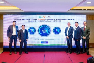 Dari kiri: Pengarah Perniagaan EDOTCO Malaysia, Gayan Koralage; CEO Kumpulan EDOTCO, Adlan Tajudin; CEO U Mobile, Wong Heang Tuck; Ketua Pegawai Teknologi U Mobile, Woon Ooi Yuen dan Pengurus Mandarin Oriental Kuala Lumpur, Lluis Pou.