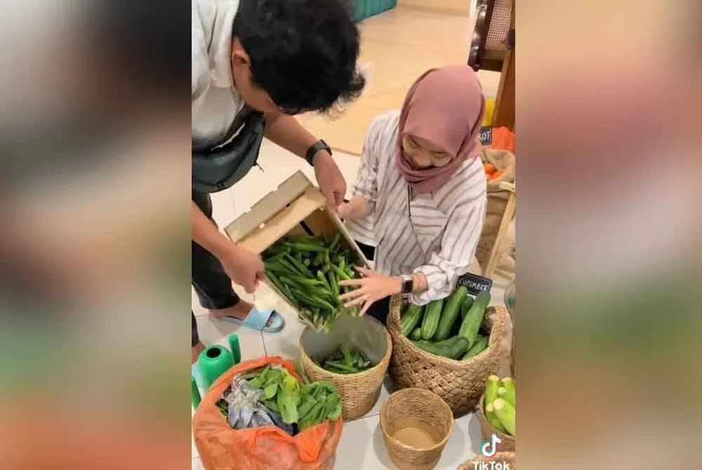 Antara sayur-sayuran yang dijadikan cenderahati buat tetamu.