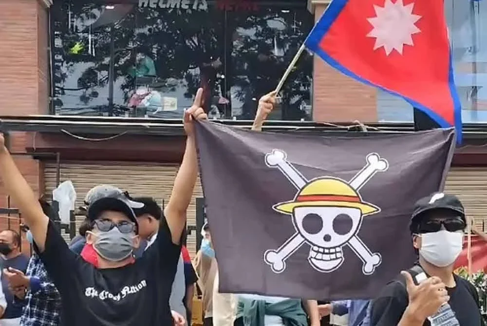 Keberadaan bendera itu semasa protes di Nepal. Foto: Agensi