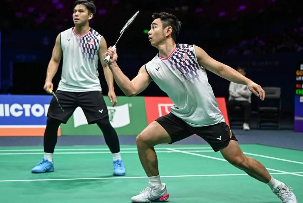 Sze Fei (kanan) dan Nur Izzuddin berjaya mara ke pusingan kedua Masters China. Foto AFP