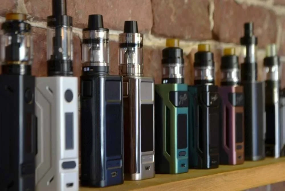 Seorang lelaki Malaysia ditahan kerana cuba menyeludup lebih 18,400 rokok elektronik (vape) dan 1,400 komponen berkaitan ke Singapura dengan sebuah lori pada Isnin. Gambar hiasan