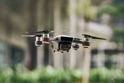 Pihak berkuasa setakat ini belum mendedahkan jenis dron yang terlibat.