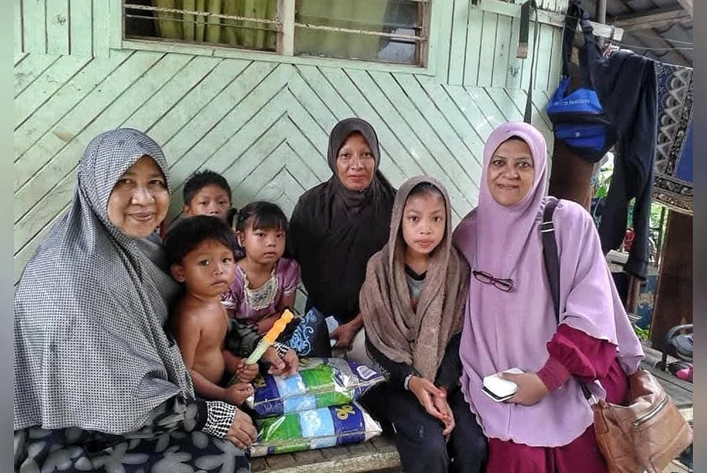 Ziarah salam Muslimat dilakukan PLASMA bagi menyantuni sebuah keluarga di Kuantan baru-baru ini.