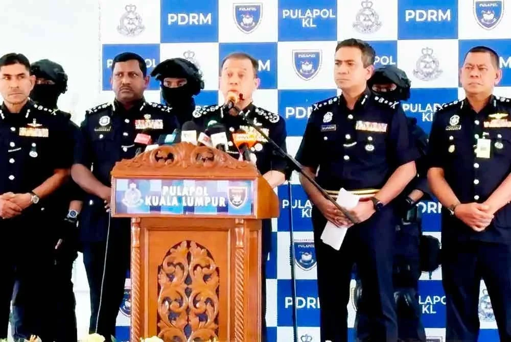 Mohd Khalid pada sidang akhbar di Pusat Latihan Polis (Pulapol) Kuala Lumpur di sini pada Rabu.