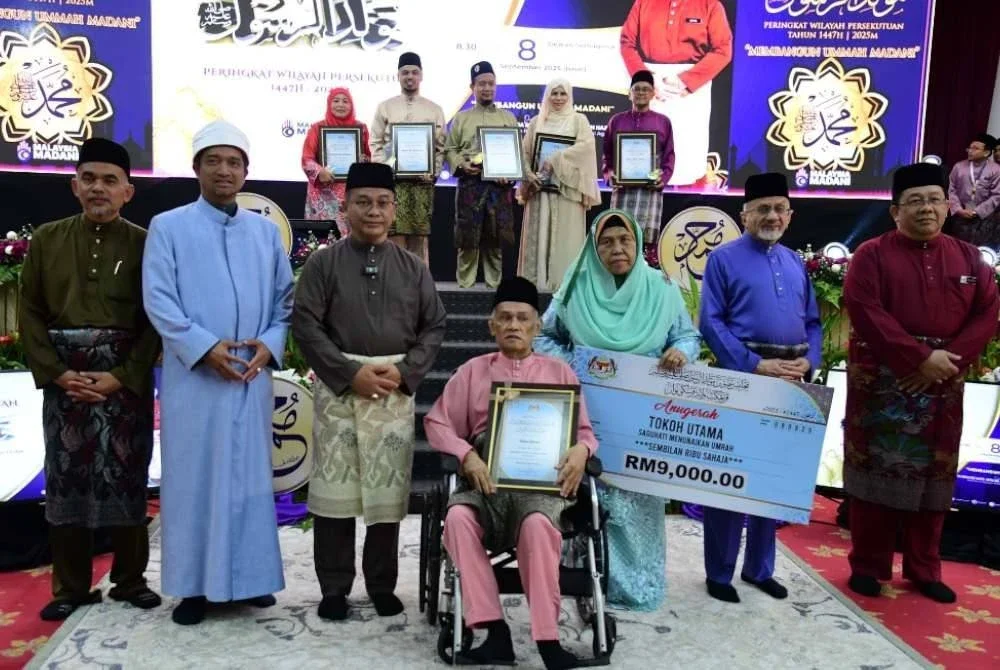 SELAIN Dr Ibrahim, tiga tokoh lain dan dua organisasi turut dipilih menerima anugerah kategori masing-masing. 