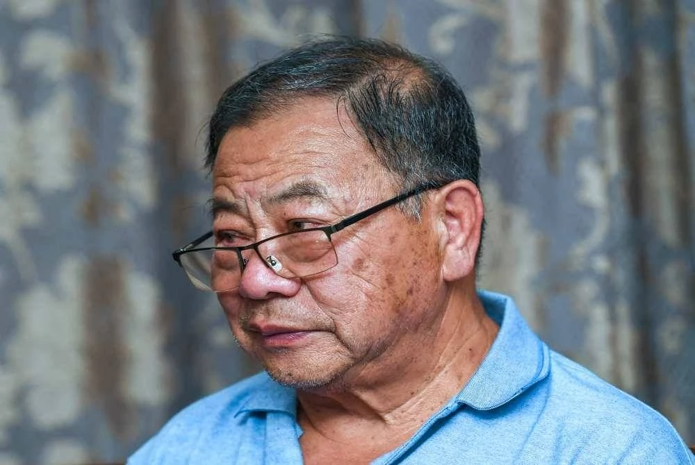 Sang merayu sumbangan orang ramai bagi membiayai kos perubatan dua anaknya setiap bulan. Foto Bernama