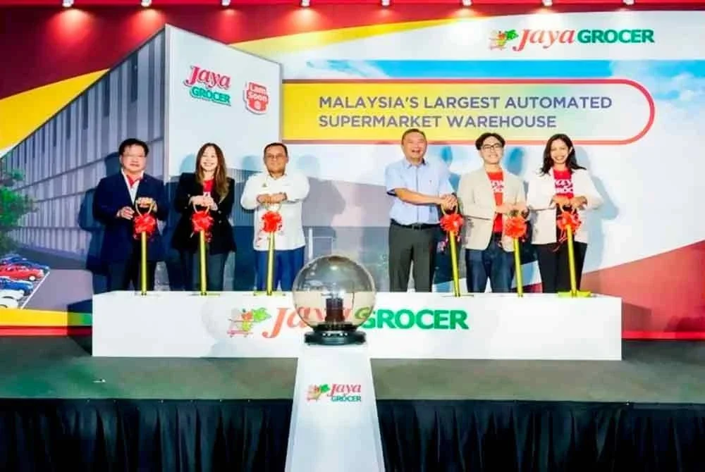 Jaya Grocer melabur lebih RM100 juta dalam gudang automatik baharu di Selangor dengan teknologi pintar. Foto Jaya Grocer