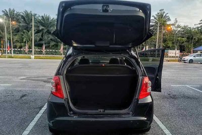 Kereta Honda Jazz yang dinaiki suspek ketika membawa bekalan dadah.