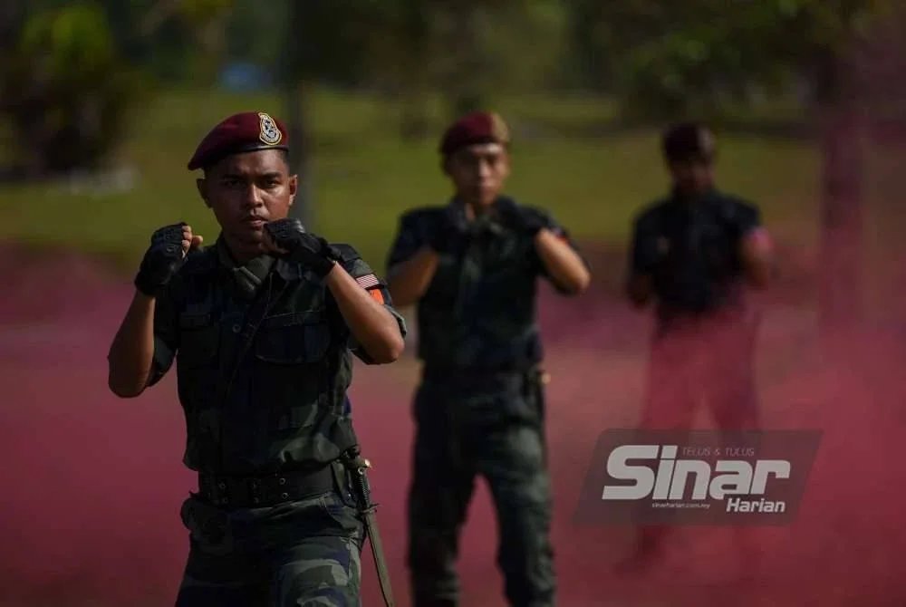 Tarian perang yang diwujudkan pada 2017 sebagai satu penghargaan kepada generasi terdahulu. Foto MOHD RAFIQ REDZUAN HAMZAH