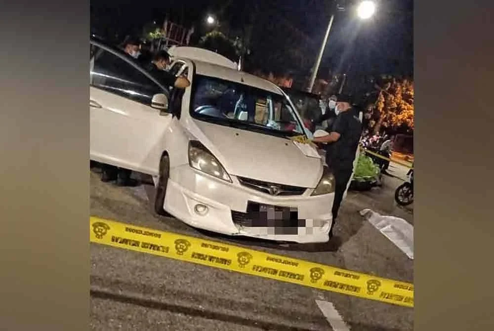 Dua beranak ditemui dalam sebuah kereta Proton Exora di Jalan Solok Hilir Paya Rumput, Cheng di sini pada awal pagi Khamis.