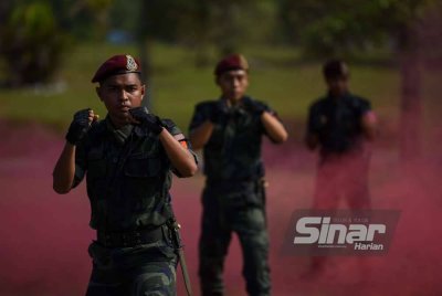 Tarian perang yang diwujudkan pada 2017 sebagai satu penghargaan kepada generasi terdahulu. Foto MOHD RAFIQ REDZUAN HAMZAH