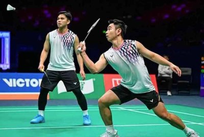 Sze Fei–Izzuddin ambil masa 35 minit jinakkan Jhe Huei–Po Hsuan di Shenzhen Arena. FOTO: AGENSI