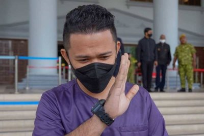 Penceramah bebas, Fathi Na’im dihukum penjara 15 tahun dan tiga sebatan oleh Mahkamah Sesyen di sini pada Khamis, atas tiga pertuduhan merogol dan amang seksual kanak-kanak berumur 13 tahun.