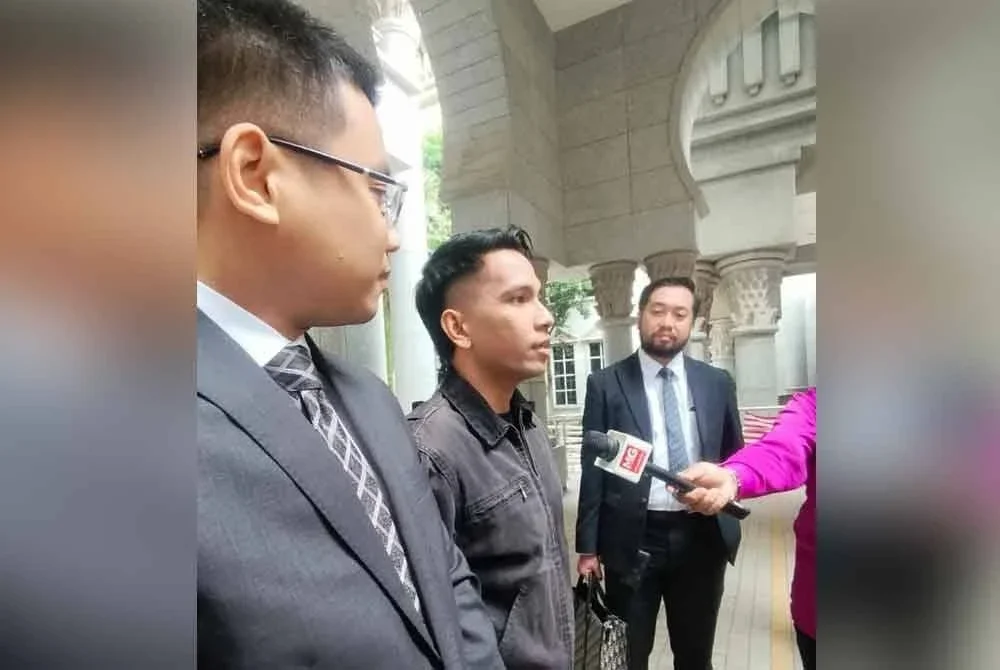 Naim Daniel ketika ditemui di pekarangan Istana Kehakiman, Putrajaya pada Jumaat.