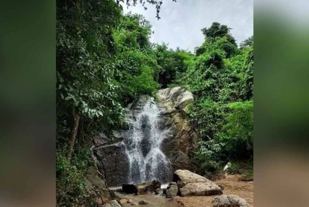 Punnyawat mahu mengambil gambar air terjun sebelum terbabas masuk ke dalam hutan kerana mengikut GPS. Foto Pattaya Mail