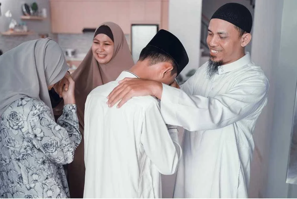 KELUARGA yang bahagia adalah jambatan menuju reda ALLAH SWT. -Gambar hiasan/ Foto: CANVA