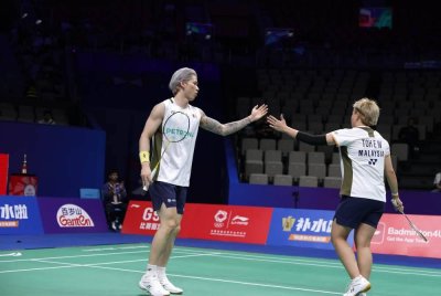 Tang Jie (kiri) dan Ee We meneruskan momentum positif di Masters China Super 750. Foto Agensi