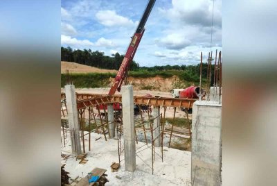 Orang ramai yang ingin menyumbang boleh menyalurkannya melalui akaun Bank Islam Tetuan Maahad Assolehin bernombor 02011010138477 atau menghubungi talian 013-5325284.