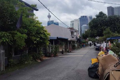 Keadaan rumah di Kampung Sungai Baru selepas operasi pengosongan yang mula dilaksanakan pada Khamis.