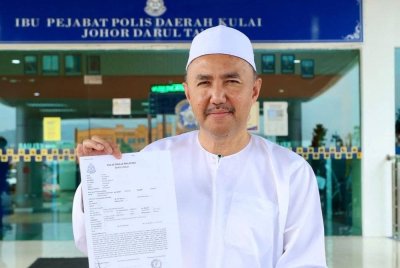 Mohd Jafni membuat laporan polis di IPD Kulai pada Jumaat.