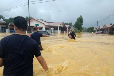 Jumlah mangsa banjir yang ditempatkan di PPS di SABAH berkurangan kepada 2,256 orang daripada 710 keluarga petang ini, berbanding 2,602 daripada 806 keluarga pagi tadi.- Gambar hiasan