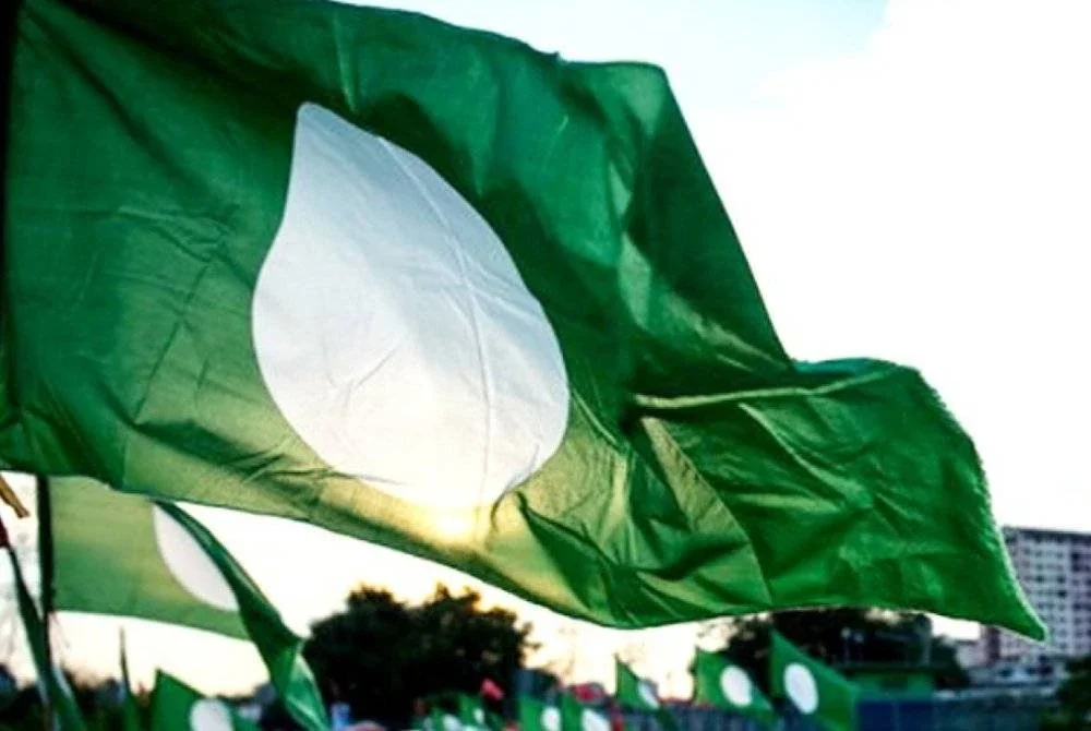 Pas mempunyai 43 kerusi Parlimen dan 148 kerusi Dewan Undangan Negeri.