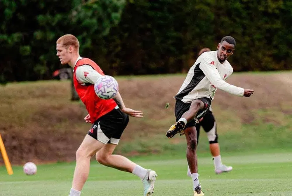 Isak mungkin diturunkan Slot berdepan Everton dalam Derbi Merseyside EPL.