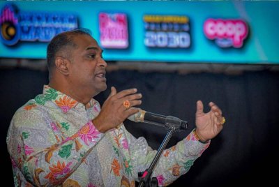 Timbalan Menteri Pembangunan Usahawan dan Koperasi, Datuk Seri R. Ramanan berucap pada Majlis Taklimat Pembudayaan Koperasi dan Usahawan Negeri Selangor di Pusat Konvensyen Shah Alam hari ini. Foto Bernama