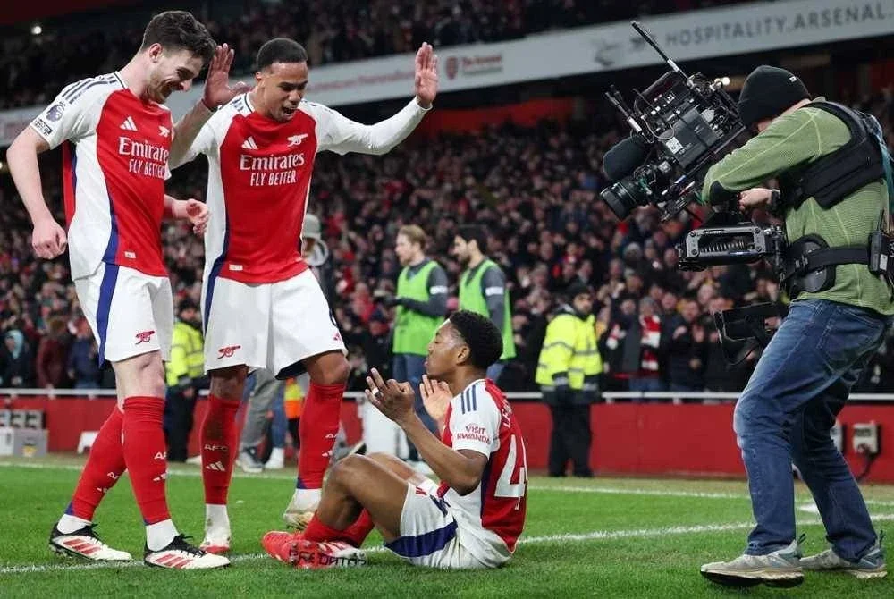 Lewis-Skelly mengejek Erling Haaland dengan meniru gaya “zen celebration” selepas menjaringkan gol dalam kemenangan 5-1 Arsenal di Emirates pada musim lalu. FOTO: Agensi