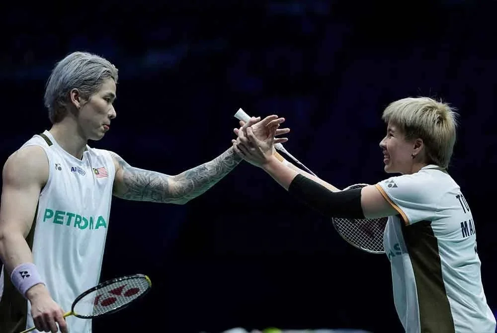 Tang Jie (kiri) dan Ee Wei hanya selangkah lagi bergelar juara Masters China 2025. Foto Agensi