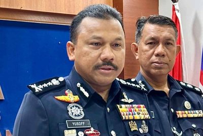 Mohd Yusoff (kiri) ketika ditemui pemberita selepas Perhimpunan Bulanan di IPK Kelantan pada Ahad. - Foto: SINAR HARIAN/ADILA SHARINNI WAHID