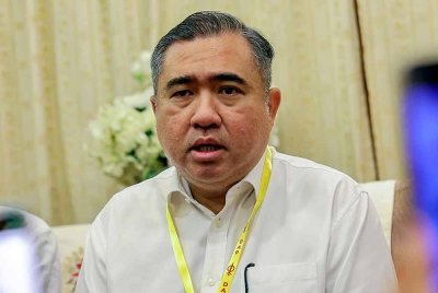 Anthony Loke ditemui pemberita selepas Konvensyen Tahunan DAP Negeri Sembilan ke-23 di sebuah hotel pada Ahad. Foto Bernama