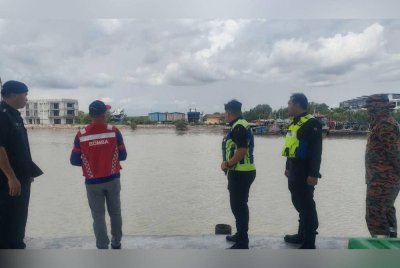 Usaha mencari warga emas berkenaan diteruskan.