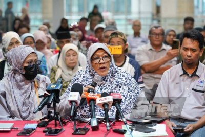 Sanita (tengah) ketika sidang media pada Ahad. Foto Sinar Harian ROSLI TALIB