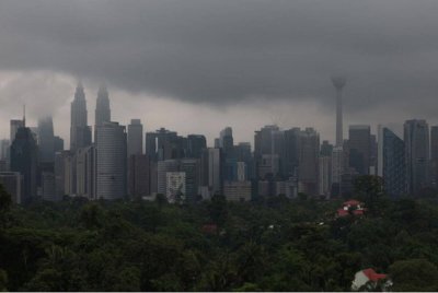 MetMalaysia mengeluarkan amaran ribut petir, hujan lebat dan angin kencang di Kuala Lumpur dan tujuh negeri hingga 9 malam Ahad. Gambar hiasan